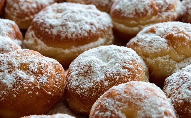 Pączki z cukrem pudrem