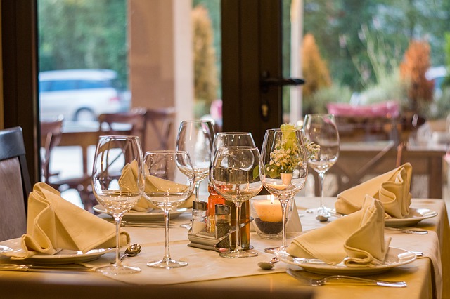 stolik w restauracji